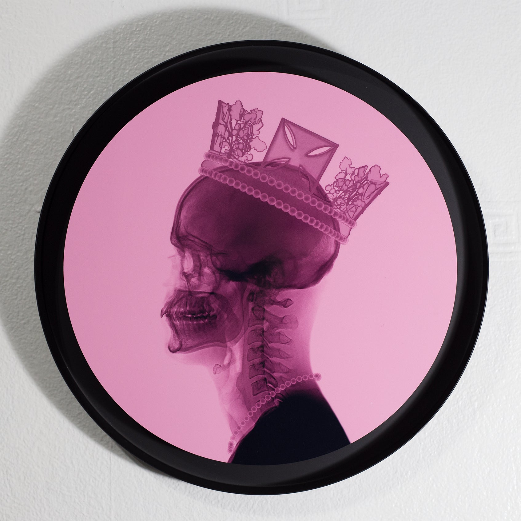 Pink Round Metal Queen with round frame
